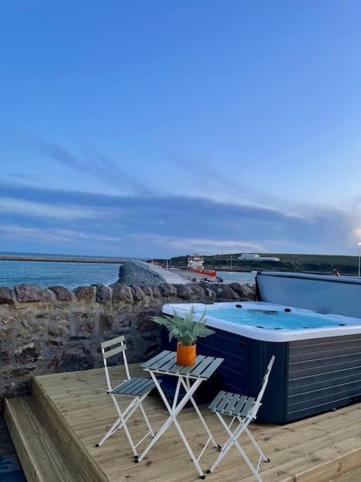 Lighthouse Cottage With Hottub 애버딘 외부 사진